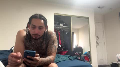 hihello300 online show from 12.22.25