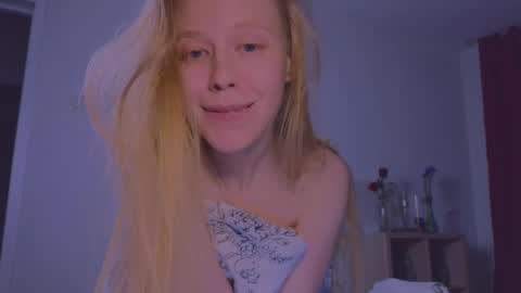 Snapshot of hihi_im_chloe chatting on 03.04.25 Chloe online show from 03.04.25