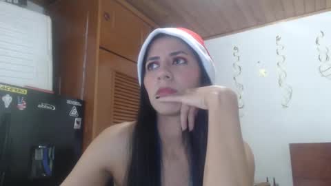 hilaril18 online show from 12.22.24