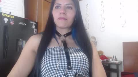 hilaril18 online show from 12.25.24