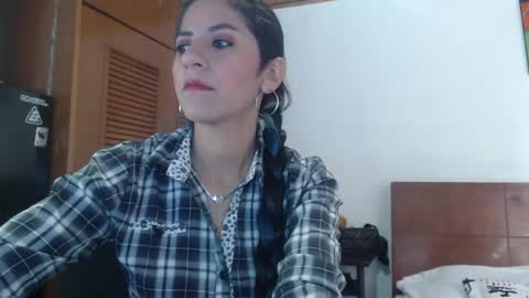 hilaril18 online show from 01.19.25