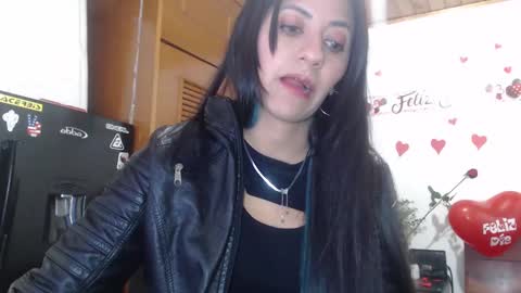 hilaril18 online show from 02.15.25