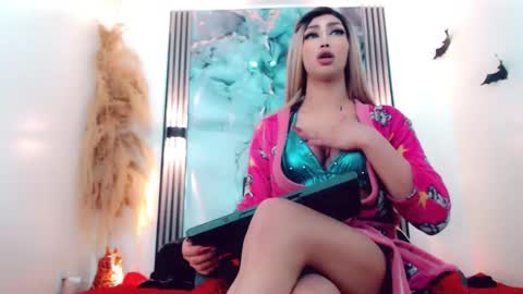 Snapshot of hilary_avilan chatting on 09.22.25 Hilary Avilan online show from 09.22.25