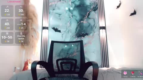 Snapshot of hilary_avilan chatting on 10.28.25 Hilary Avilan online show from 10.28.25