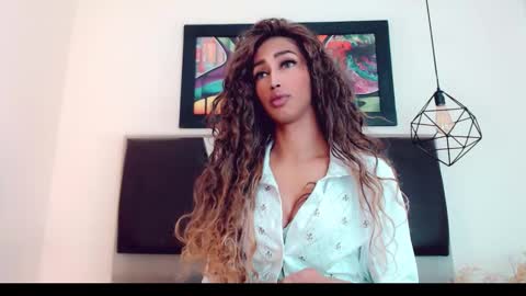 Hilary Avilan online show from 12.16.25