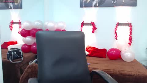 H I L A R Y online show from 02.11.25