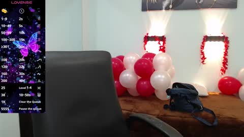 H I L A R Y online show from 02.12.25