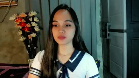 hilarymolly online show from 04.12.26