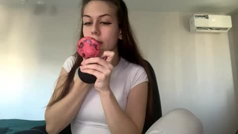 Snapshot of hildredmabray chatting on 10.29.25 Hi Im Elizabeth online show from 10.29.25