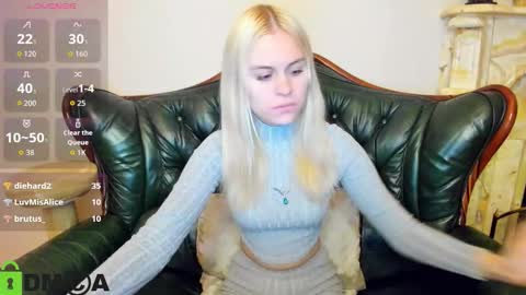 Snapshot of hilleva chatting on 10.16.25 hilleva online show from 10.16.25