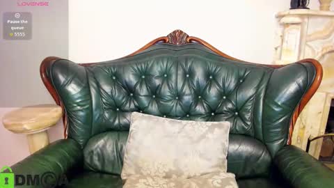 Snapshot of hilleva chatting on 10.19.25 hilleva online show from 10.19.25