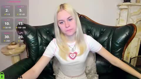 Snapshot of hilleva chatting on 10.25.25 hilleva online show from 10.25.25