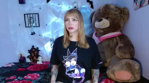 Snapshot of himiiko_toga chatting on 10.12.25 Himiiko online show from 10.12.25