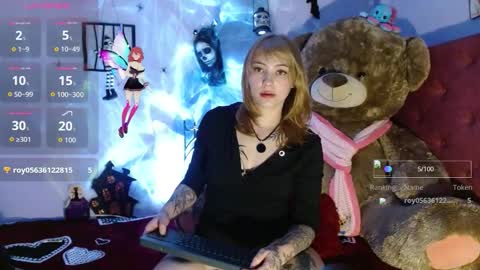 Snapshot of himiiko_toga chatting on 10.21.25 Himiiko online show from 10.21.25
