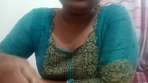 Snapshot of himuhimu22 chatting on 10.10.25 himuhimu22 online show from 10.10.25