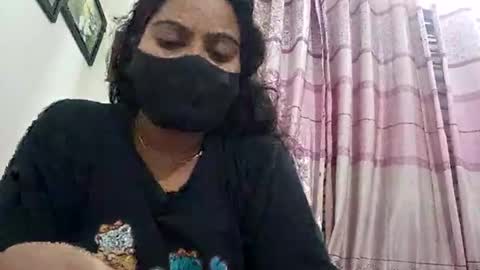 Snapshot of himuhimu22 chatting on 10.28.25 himuhimu22 online show from 10.28.25