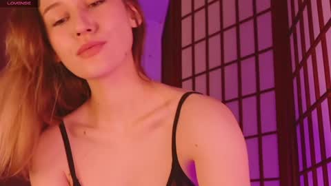 Snapshot of hina_derry_ chatting on 12.25.24 Hina online show from 12.25.24