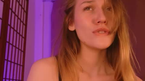 Snapshot of hina_derry_ chatting on 12.28.24 Hina online show from 12.28.24