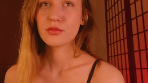 Snapshot of hina_derry_ chatting on 01.01.25 Hina online show from 01.01.25