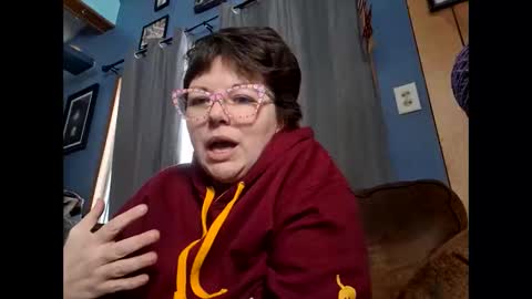 Snapshot of hippihope420 chatting on 02.11.25 Bella online show from 02.11.25