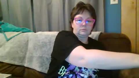 Snapshot of hippihope420 chatting on 02.14.25 Bella online show from 02.14.25