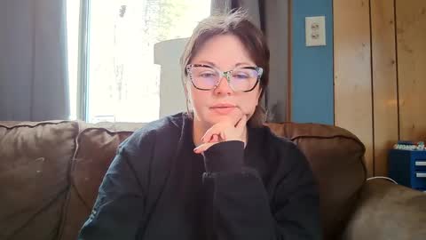 Snapshot of hippihope420 chatting on 02.26.25 Bella online show from 02.26.25