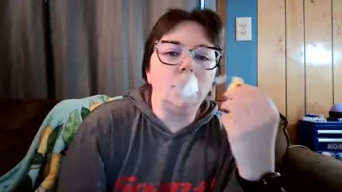 Snapshot of hippihope420 chatting on 02.27.25 Bella online show from 02.27.25