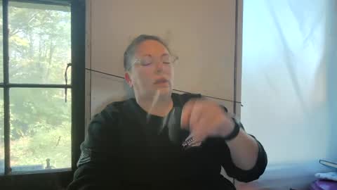 Snapshot of hippihope420 chatting on 09.13.25 Bella online show from 09.13.25