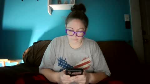 Snapshot of hippihope420 chatting on 09.25.25 Bella online show from 09.25.25