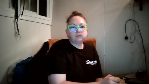 Snapshot of hippihope420 chatting on 09.28.25 Bella online show from 09.28.25