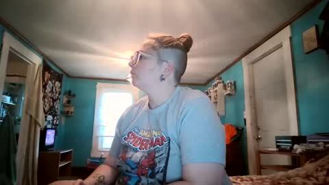 Snapshot of hippihope420 chatting on 10.05.25 Bella online show from 10.05.25