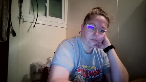 Snapshot of hippihope420 chatting on 10.08.25 Bella online show from 10.08.25