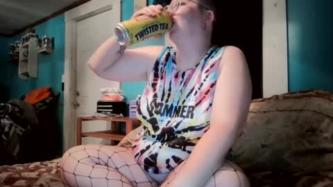 Snapshot of hippihope420 chatting on 10.09.25 Bella online show from 10.09.25