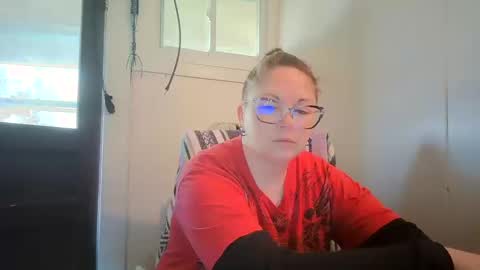 Snapshot of hippihope420 chatting on 10.11.25 Bella online show from 10.11.25