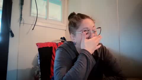 Snapshot of hippihope420 chatting on 10.12.25 Bella online show from 10.12.25