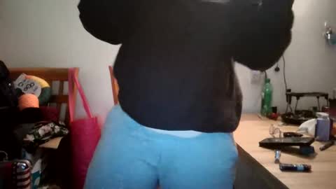 Snapshot of hippihope420 chatting on 10.23.25 Bella online show from 10.23.25