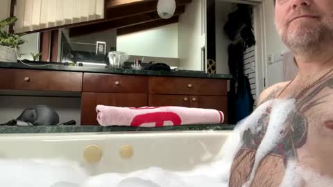 Snapshot of hippybiker chatting on 01.08.25 hippybiker online show from 01.08.25