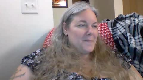 hippysnewhere online show from 06.08.26