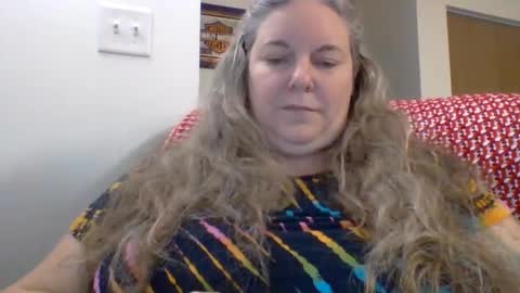 hippysnewhere online show from 06.10.26