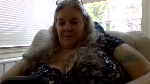 hippysnewhere online show from 06.26.26