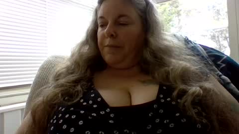 hippysnewhere online show from 06.27.26