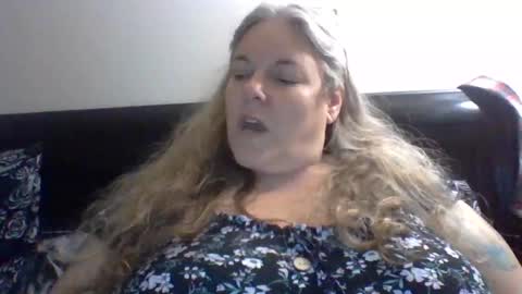 hippysnewhere online show from 07.14.26
