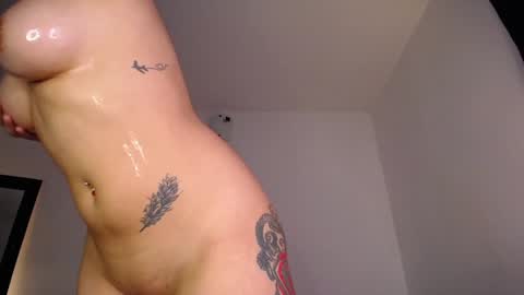 Snapshot of hipshannah chatting on 02.07.25 H A N N A H online show from 02.07.25