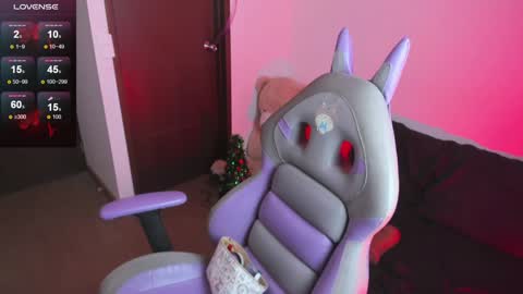 Snapshot of hitomi_arata chatting on 12.27.24 Hitomi Arata online show from 12.27.24