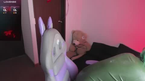 Snapshot of hitomi_arata chatting on 01.14.25 Hitomi Arata online show from 01.14.25