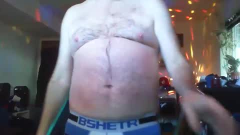 Snapshot of hobbes80 chatting on 12.01.24 hobbes80 online show from 12.01.24