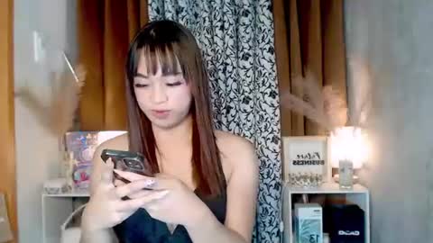 Snapshot of hoelymarie chatting on 06.25.26 hoelymarie online show from 06.25.26