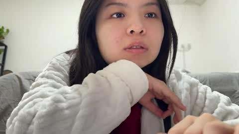 Snapshot of hola_sunflower chatting on 11.19.25 amy online show from 11.19.25