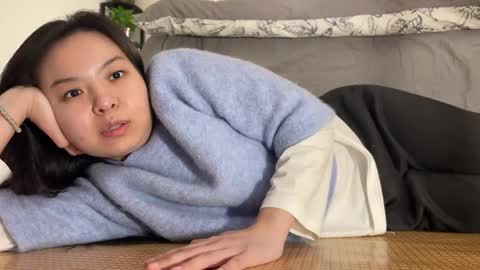 Snapshot of hola_sunflower chatting on 11.28.25 amy online show from 11.28.25