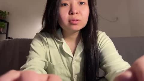 Snapshot of hola_sunflower chatting on 12.01.25 amy online show from 12.01.25